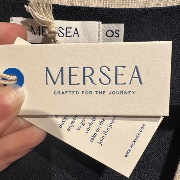 NWT Mersea The Anywhere Cardigan Luxury One Size Pockets Coastal Preppy Navy - Picture 4 of 11
